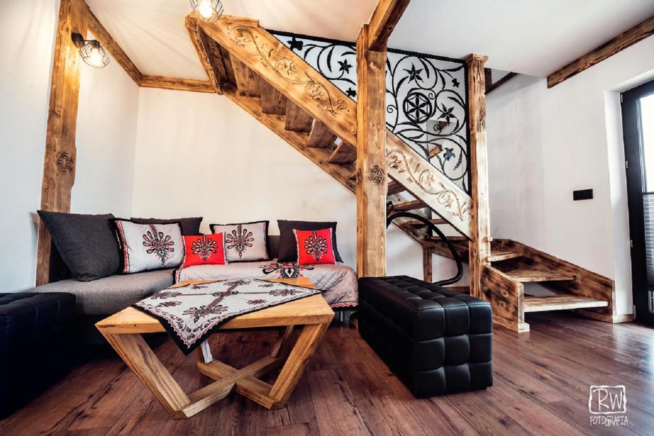 Laura Resort - Luxury Chalets Z Jacuzzi シャフラリ エクステリア 写真